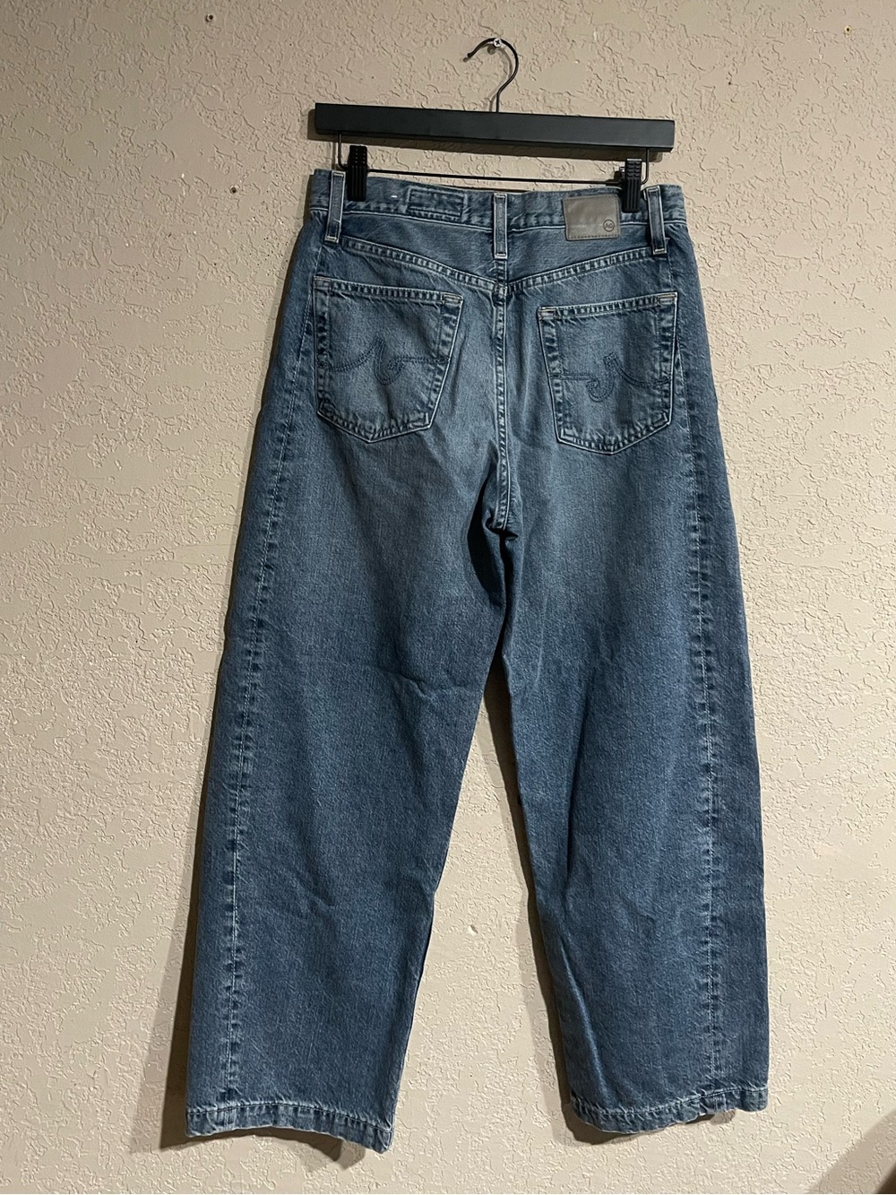 AG | Hattie High Rise Barrel Jean Size: 26 - Picture 4 of 5